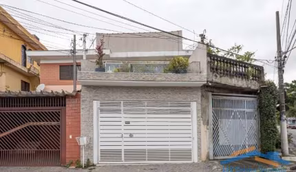 Lindo Sobrado com 3 Dormitórios sendo 1 Suíte e 2 Vagas de Garagem.