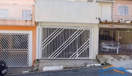 Excelente Sobrado com 3 Dormitórios sendo 2 Suítes e uma Vaga de Garagem.