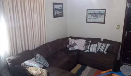 Casa Térrea com 3 dormitórios e Edícula - Jd. Santo Antônio - Osasco/SP.