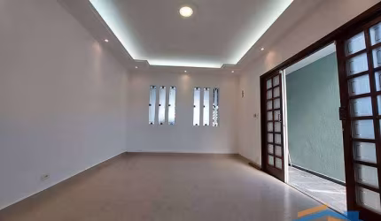 Sobrado c/ 218m²,  2 Suítes, 2 Vagas na região do Bela Vista - Osasco/SP