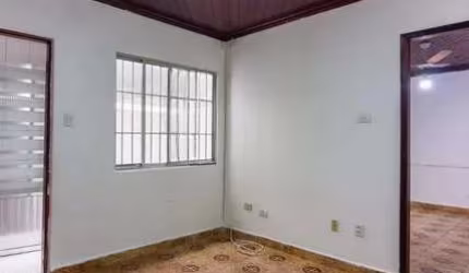 Assobradado à venda com 150m², 3 quartos e 3 vagas