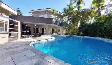 Casa Alto Padrão à Venda em Riviera de São Lourenço/SP.