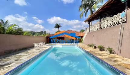 Casa Térrea com 3 suítes e piscina, Cond Chácara dos Lagos - Granja Viana.
