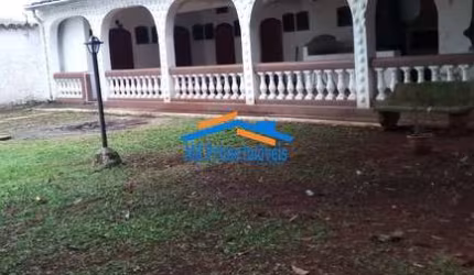 Excelente Casa 6 Dormitórios sendo 1 Suíte com Piscina - 2000m² de Terreno
