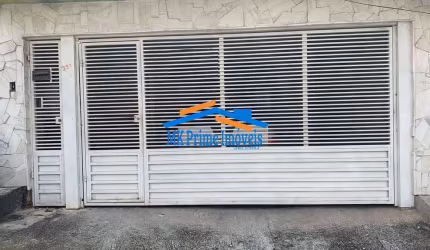 Sobrado com 3 Dormitórios, Churrasqueira e 2 Vagas de Garagem.