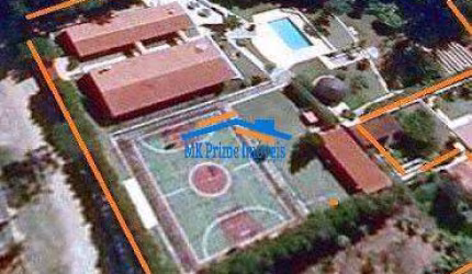 Casa em Condomínio com 5000m²  com 5 dormitórios sendo 1 suíte Master .