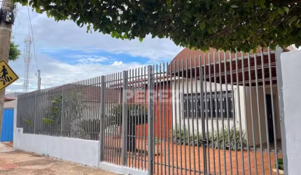 Casa Térrea no Bairro Centro - Terreno Amplo de 600m²
