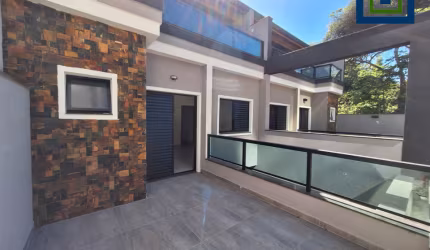 Lindo Sobrado de 210m2, de Área Construída, e Terreno de 210m2, com 03 dormitório Sendo 03 Suítes,  no  Bairro Jardim  - Santo André - SP