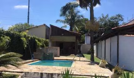 Casa tipo chácara, localização central à venda, 500 m² por R$ 2.100.000 - Esplanada Independência - Taubaté/SP