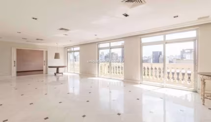 Jardim Europa: 3 Suítes | 3 Vagas | 420 m² úteis