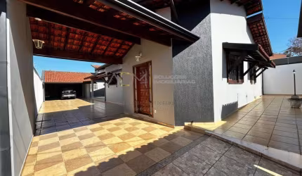 Casa com terreno amplo á venda no Jardim Paraíso em Botucatu-SP