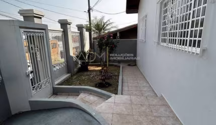 Casa à venda com 4 dorms, no Bairro Alto, próximo ao Centro de Botucatu