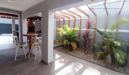 Sobrado disponível pra venda, com piscina no Jardim Paraíso em Botucatu-SP