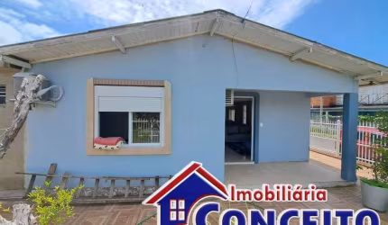 C1000 - Residência composta de 03 dormitórios localizada no Centro de Imbé