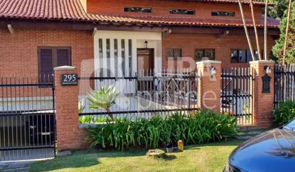 Sobrado com 3 dormitórios (2 suítes) à venda - Caraguatá