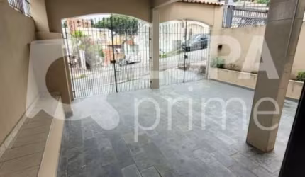 Sobrado com 4 dormitórios sendo 1 suíte á venda no Parque Casa de Pedra