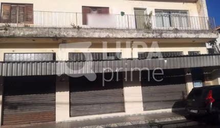 Sobrado com 6 dormitórios sendo 1 suíte á venda no Parque Casa de Pedra!
