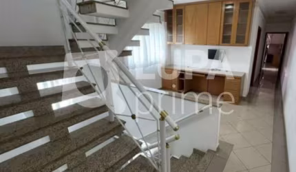 SOBRADO Á VENDA COM 3 DORMITORIOS SENDO 3 SUITES, COM PISCINA, NA VILA IRMÃOS ARNONI