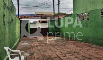 CASA TÉRREA COM 2 QUARTOS E 4 VAGAS DE GARAGEM PARA VENDA, TUPI, PRAIA GRANDE
