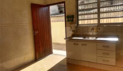 Casa térrea com 2 quartos à venda em Vila Tolstoi - SP