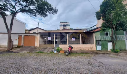 Casa de Lote Inteiro no Bairro São Jose