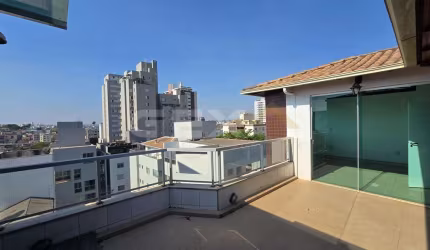 Cobertura duplex à venda no Centro, 4 quartos sendo 1 suíte e espaço gourmet.