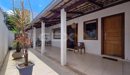 Casa à venda no bairro Sidil, 3 quartos sendo 1 suíte e 4 vagas.