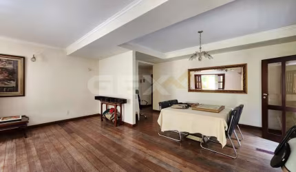 Casa à venda de 3 pavimentos no Centro, 4 quartos, 2 suítes e 2 escritórios inde