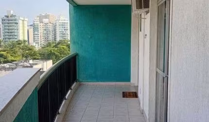 Excelente Apartamento na Rua Souza Dias.