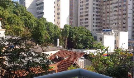 Excelente apartamento na Terceira Quadra da Praia de Icaraí Próximo a tudo.