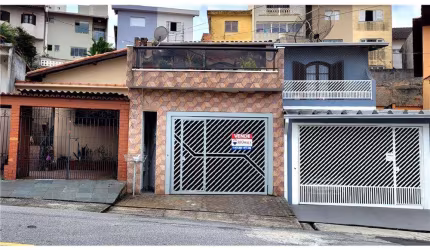 Sobrado para Venda em Santo André, Parque Jaçatuba, 4 dormitórios, 2 suítes, 1 banheiro, 2 vagas