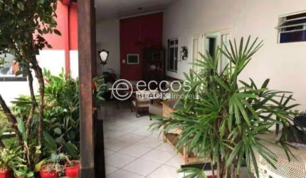 Casa à venda, 3 quartos, 1 suíte, 5 vagas, Pacaembu - Uberlândia/MG