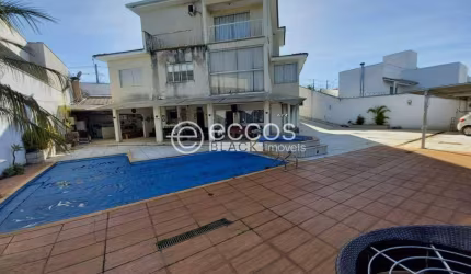 Casa à venda, 5 quartos, 3 suítes, 4 vagas, Vigilato Pereira - Uberlândia/MG