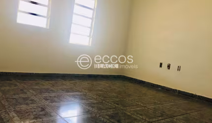 Casa à venda, 3 quartos, 1 suíte, 3 vagas, Patrimônio - Uberlândia/MG