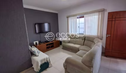 Casa à venda, 3 quartos, 1 suíte, 4 vagas, Alto Umuarama - Uberlândia/MG