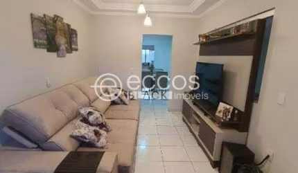 Casa à venda, 3 quartos, 1 suíte, 5 vagas, Osvaldo Rezende - Uberlândia/MG