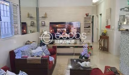 Casa à venda, 4 quartos, 2 suítes, 3 vagas, Alto Umuarama - Uberlândia/MG