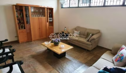 Casa à venda, 4 quartos, 2 suítes, 2 vagas, Lídice - Uberlândia/MG