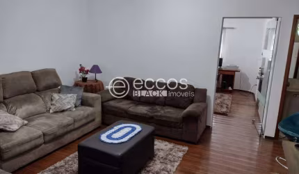 Casa à venda, 3 quartos, 1 suíte, 4 vagas, Brasil - Uberlândia/MG