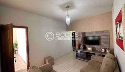 Casa à venda, 3 quartos, 1 suíte, 2 vagas, Lagoinha - Uberlândia/MG