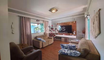 Casa à venda, 3 quartos, 1 suíte, 2 vagas, Alto Umuarama - Uberlândia/MG