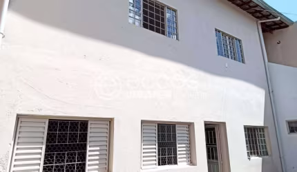 Casa à venda, 4 quartos, 1 suíte, 2 vagas, Jardim Patrícia - Uberlândia/MG