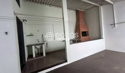 Casa à venda, 4 quartos, 1 suíte, 5 vagas, Santa Rosa - Uberlândia/MG