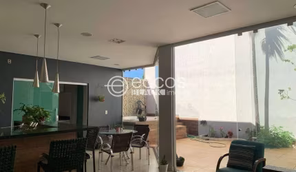 Casa à venda, 2 quartos, 2 suítes, Alto Umuarama - Uberlândia/MG