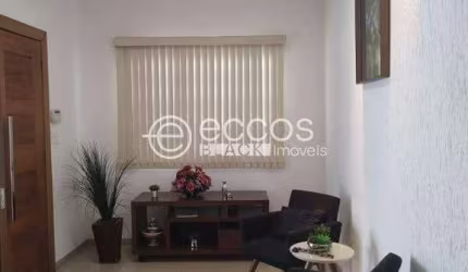Casa à venda, 3 quartos, 1 suíte, 2 vagas, Alto Umuarama - Uberlândia/MG