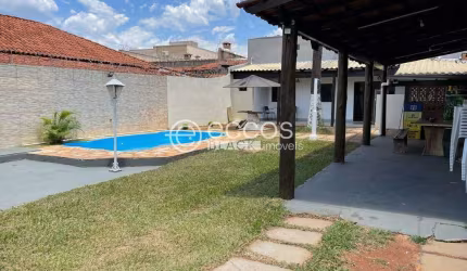 Casa à venda, 2 quartos, 1 suíte, 4 vagas, Alto Umuarama - Uberlândia/MG