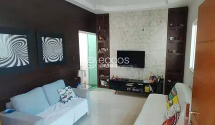 Casa à venda, 3 quartos, 1 suíte, 2 vagas, Jardim Botânico - Uberlândia/MG