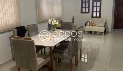 Casa à venda, 3 quartos, 1 suíte, 2 vagas, Jóquei Clube - ARAGUARI/MG