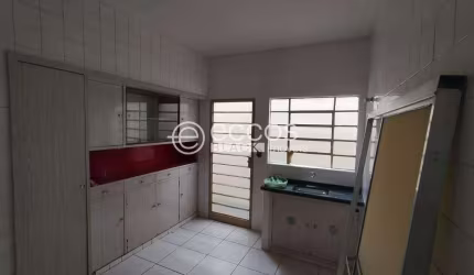 Casa para aluguel, 3 quartos, CENTRO - ARAGUARI/MG