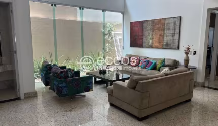 Casa em condomínio para aluguel, 6 quartos, 5 suítes, 6 vagas, Nova Uberlândia - Uberlândia/MG